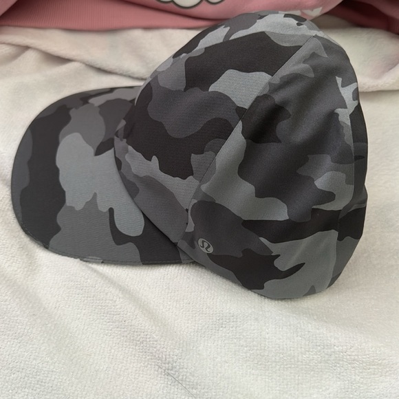 Lululemon Fast and Free Mens Run Hat *NWT Heritage 365 Camo Rhino Grey Multi - Picture 4 of 6